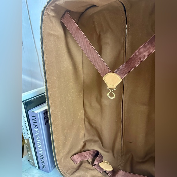 Louis Vuitton Luggage - Picture 11 of 15